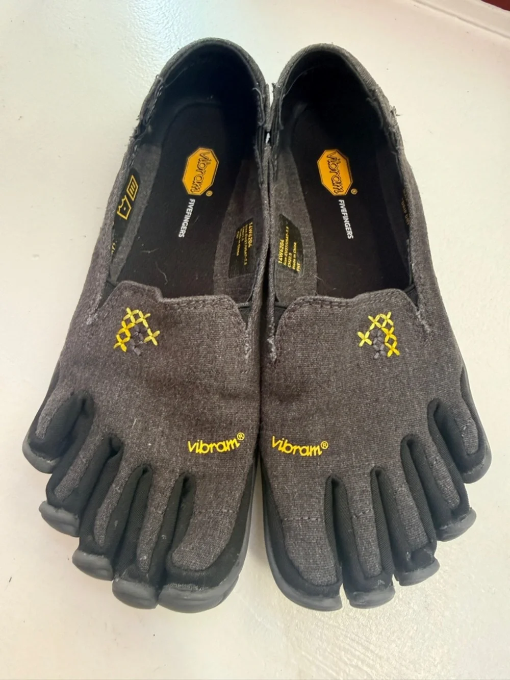 Women’s Vibram Fivefingers Classic canvas slip ons - Picture 4 of 4